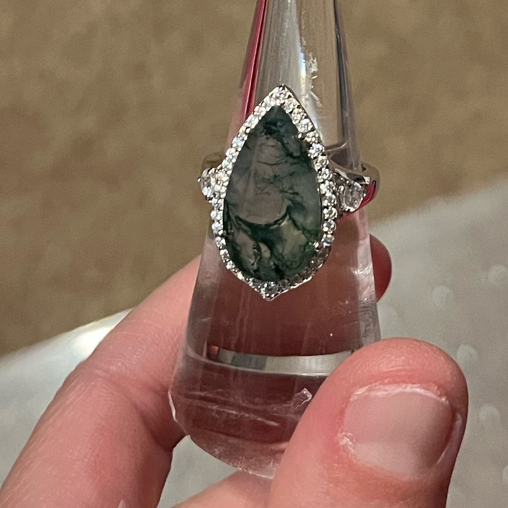 .925 sterling silver dragon claw with Moss Agate size 6